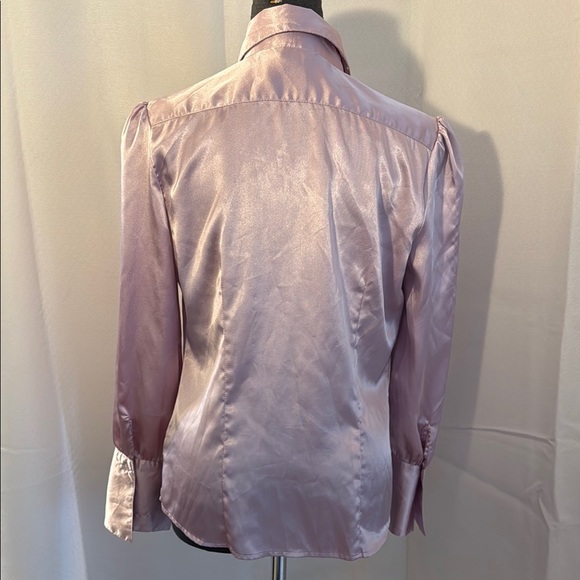 Vintage fitted Lavender Satin Blouse with incredible cuff, button detail. - Picture 7 of 11